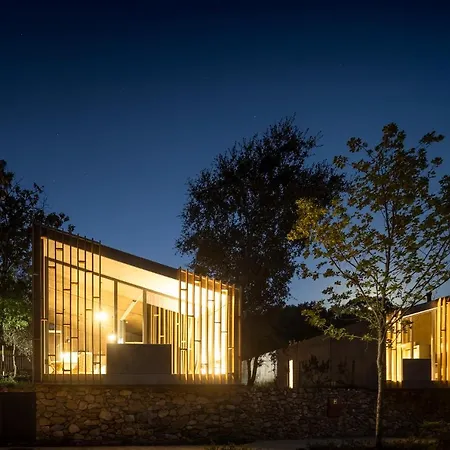 Syntony - Paradinha Village *