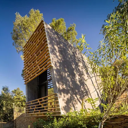 Syntony - Paradinha Village *